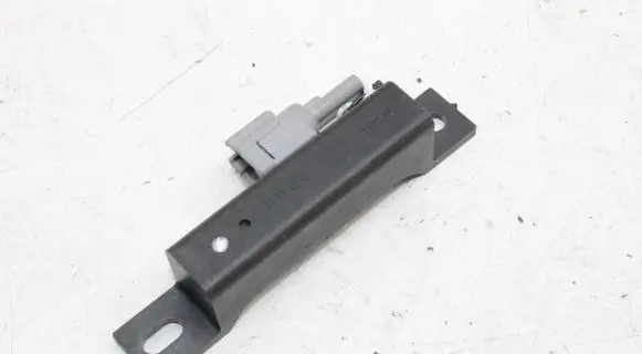 Nissan Pathfinder R51 Aerial antenna amplifier