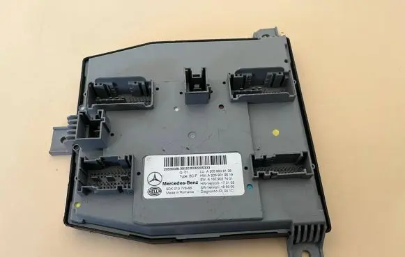 Mercedes-Benz C W205 SAM control unit a2059008139 5DK01077668 A2059019519