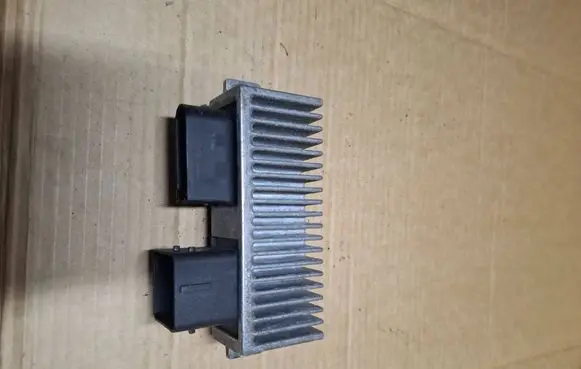 Renault Master III Glow plug pre-heat relay 8200558438A