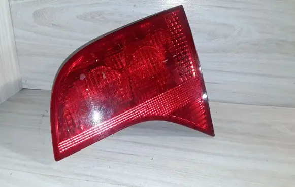 Tailgate rear/tail lights