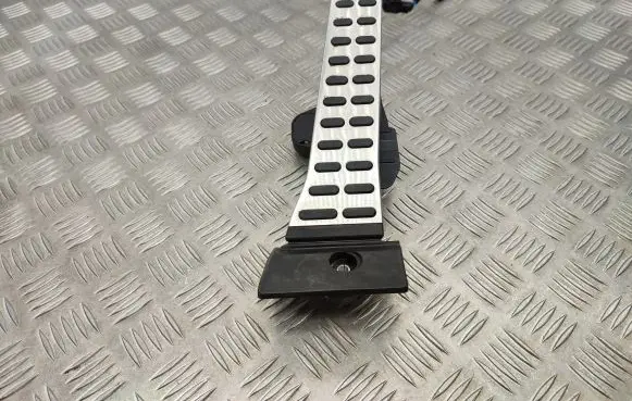 KIA Sportage Accelerator throttle pedal