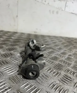 Volkswagen PASSAT B5 Ignition lock 4B0905851