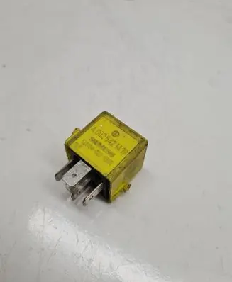 Mercedes-Benz ML W163 Other relay A0025421419 V23134A52X335