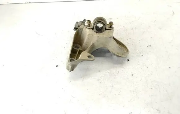 Volkswagen PASSAT B5 Engine mounting bracket 4B0199352