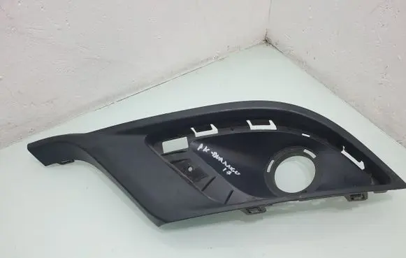 Dodge Durango III Front fog light trim/grill 05113679AC