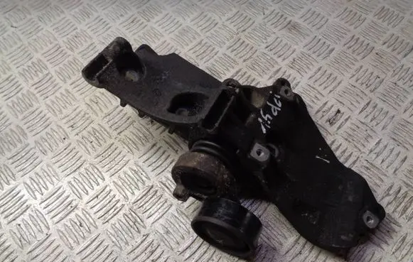 Nissan Note (E12) Generator/alternator bracket
