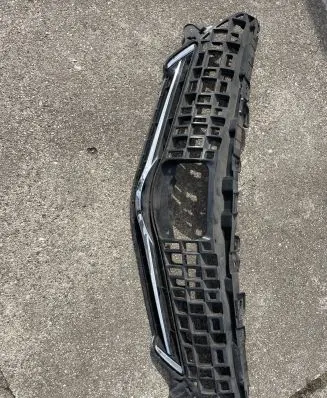 Toyota Prius+ (ZVW40) Front bumper upper radiator grill 5310147010