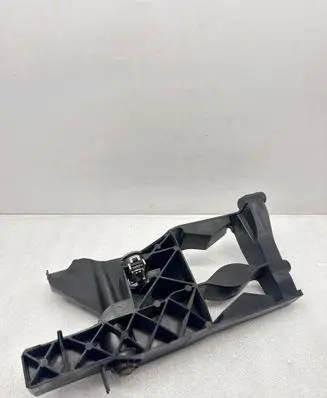 Headlight/headlamp mounting bracket