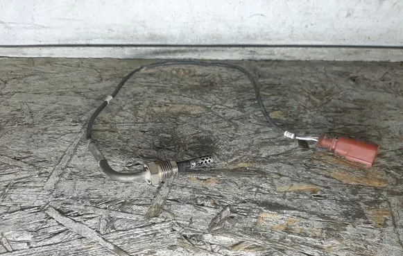 Volkswagen Golf V Exhaust gas temperature sensor 03G906088K