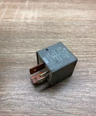 Volkswagen Golf III Other relay 357911253A