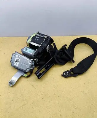 Mercedes-Benz C W204 Front seatbelt A2048602586 040775