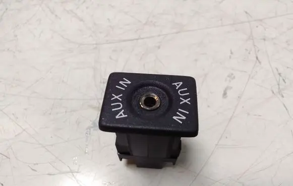 Volkswagen Tiguan AUX in-socket connector 5M0035724