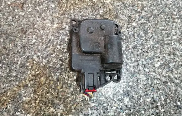Chrysler Town & Country V Air flap motor/actuator M8679001