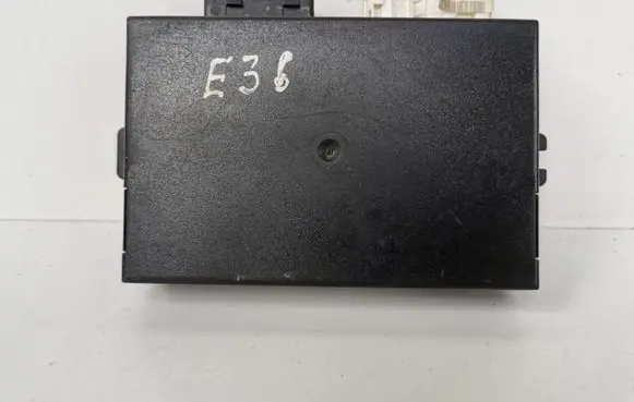 BMW 3 E36 Door central lock control unit/module 61358353569