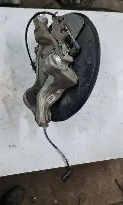 Rear wheel hub spindle/knuckle