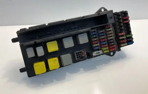 Mercedes-Benz Sprinter W906 Fuse module A9065450401 9065450401