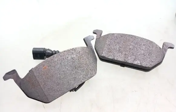 Volkswagen Golf VII Brake pads (front) 1170828