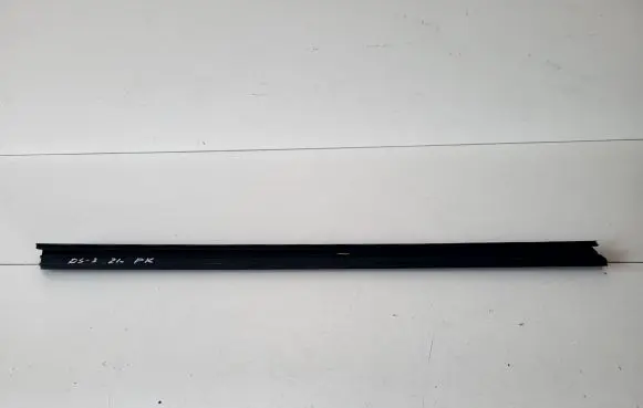 Citroen DS3 Rubber seal front door window/glass 9820825480