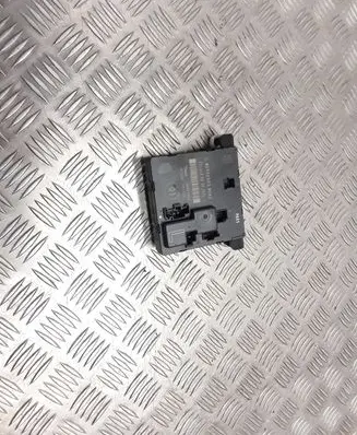 Mercedes-Benz E W211 Door control unit/module 2118704026