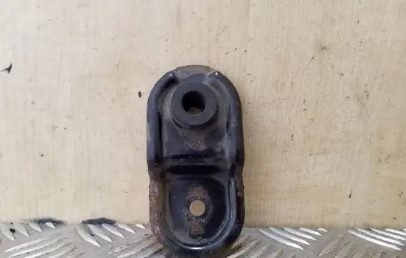 Radiator mount bracket