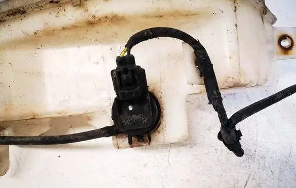 Mazda 5 Windscreen/windshield washer pump 8603102451