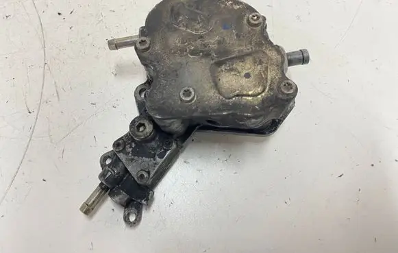 Volkswagen PASSAT B5.5 Vacuum pump 038145209A