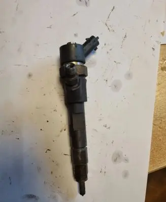 Volvo S40, V40 Fuel injector 0445110021