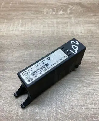 Mercedes-Benz C W202 Light module LCM 2025420232 5KG007099