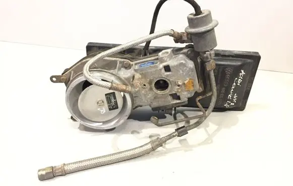 Audi 80 90 B3 Fuel distributor 026133353 0438121011
