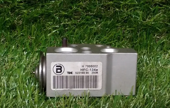 Audi A4 S4 B8 8K Air conditioning (A/C) expansion valve 7995002 52316990