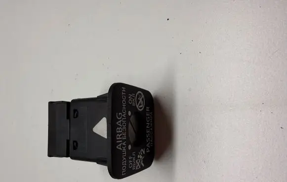 Mitsubishi Outlander Passenger airbag on/off switch 2020X47
