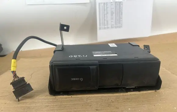 Volkswagen Touareg I CD/DVD changer 1J6035111