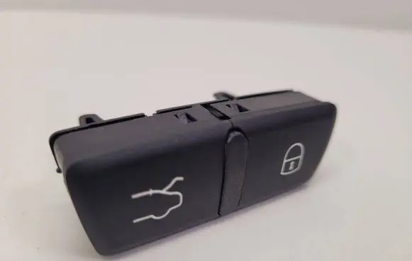 Alfa Romeo Stelvio Tailgate/boot open switch button 156129212