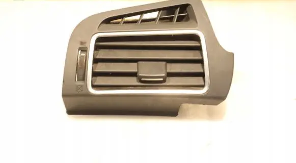 Toyota Verso Dashboard side air vent grill/cover trim