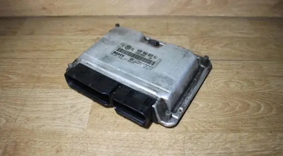 Volkswagen Golf IV Engine control unit/module 0281010977
