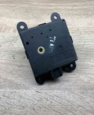 Nissan Primera Air flap motor/actuator 3T05030820 030910