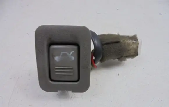 Chevrolet Evanda Tailgate/boot open switch button 