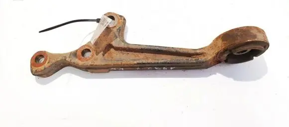 Toyota Hilux (AN120, AN130) Engine mount bracket