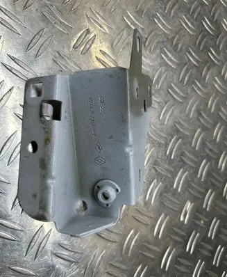 Renault Zoe Fender mounting bracket 620425323R