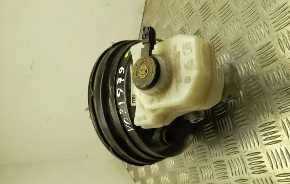 Land Rover Discovery 4 - LR4 Master brake cylinder AH222B195AC