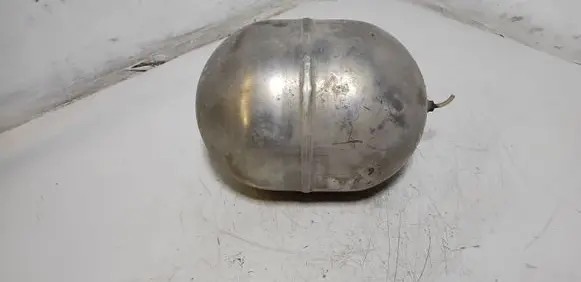 Vacuum air tank
