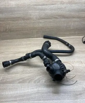 BMW 5 E60 E61 Thermostat/thermostat housing 7549476 7536655 1436077