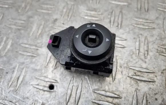 KIA Ceed Wing mirror switch 457480