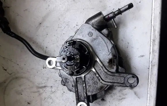 Toyota Avensis T250 Vacuum pump