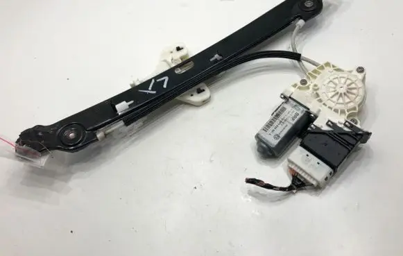 Seat Altea Rear door window regulator with motor 5P0839461A