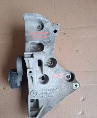 Mercedes-Benz A W176 Generator/alternator bracket A607201009