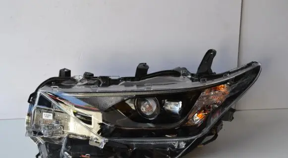 Toyota Auris E180 Headlight/headlamp 8115002K60