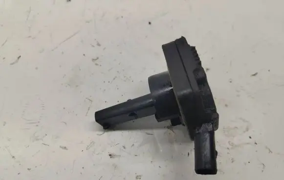Volkswagen PASSAT B6 Oil level sensor 1J0907660C 6PR00807903
