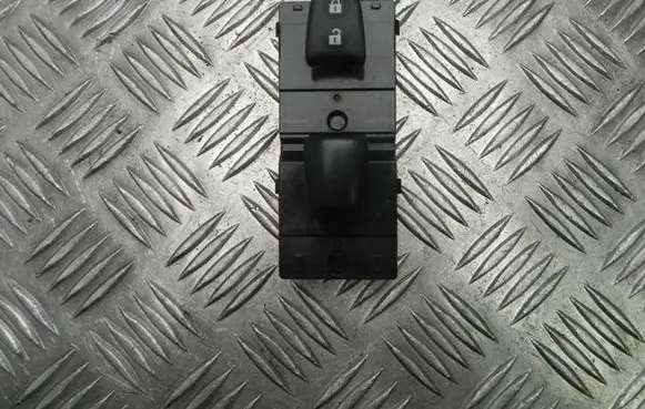 Nissan X-Trail T32 Electric window control switch 1652581 T4145