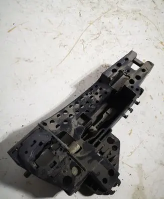 Rear door exterior handle/bracket